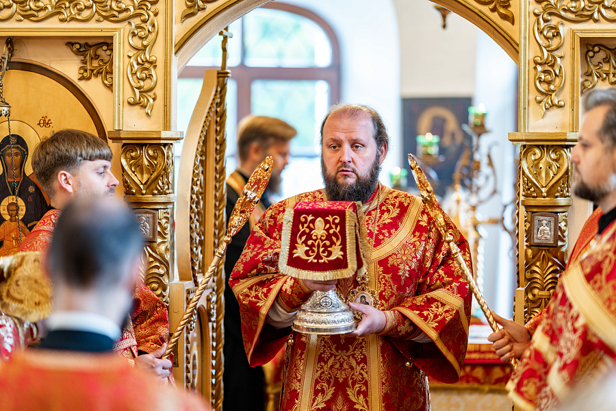 Архиерейское богослужение в храме Воскресения Словущего села Битягово г.о. Домодедово